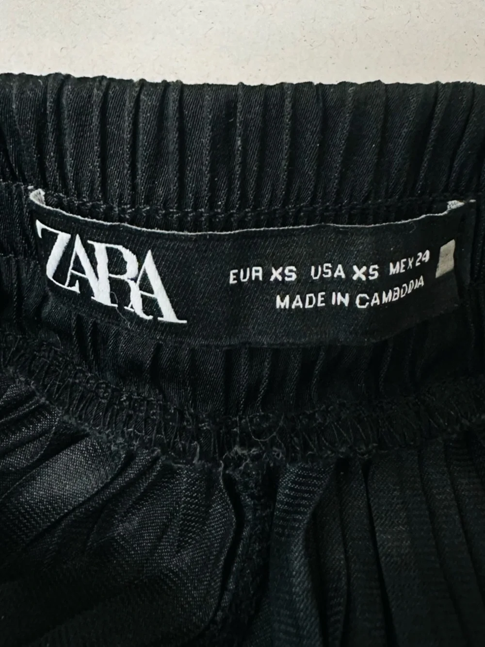 Zara Black Pleated High Waisted Culottes Wide Leg Pants Belted Size XS